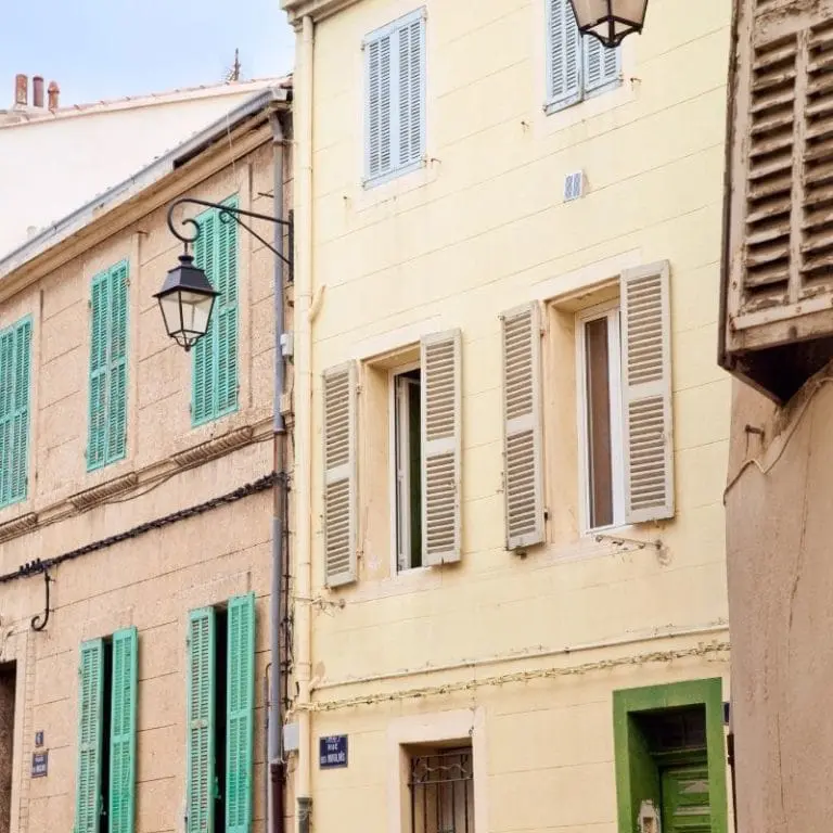Immeuble à marseille en plein essort financier
