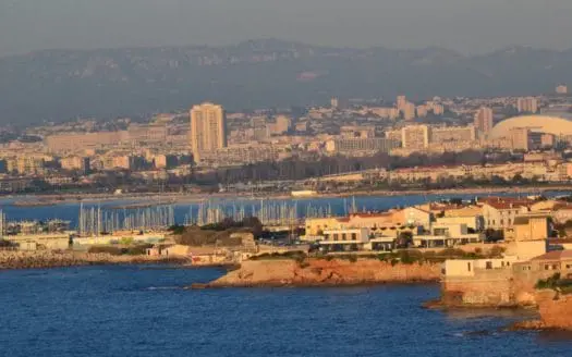 Vue sur le quartier de la plage marseille 8 depuis la mer