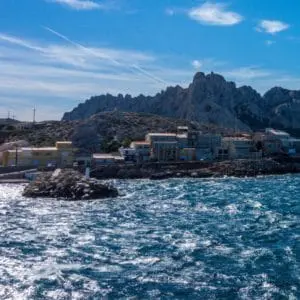 vue du quartier des goudes marseille 8 depuis la mer