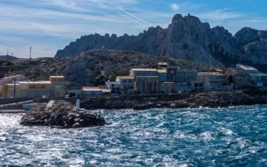 vue du quartier des goudes marseille 8 depuis la mer
