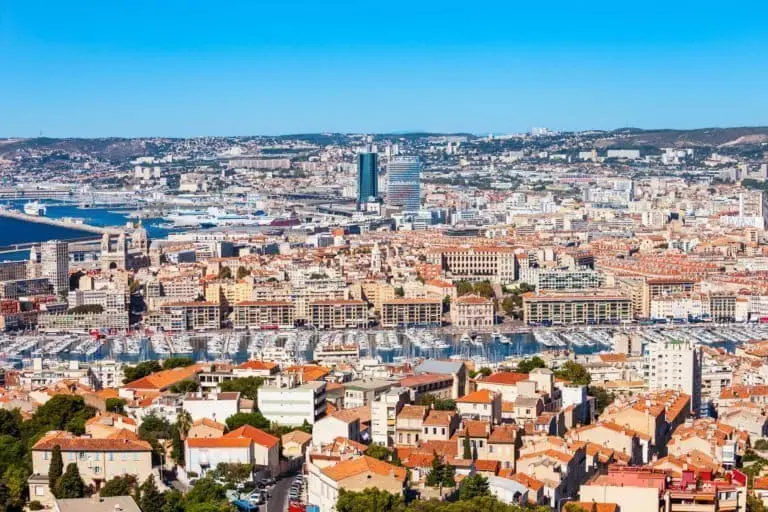 vieux port à Marseille vue depuis Notre Dame de la Garde