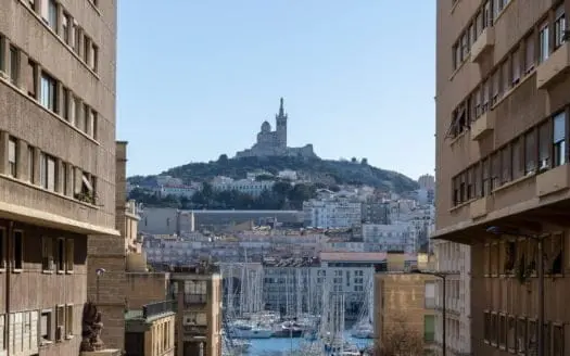 Vue depuis le vieux port sur Notre Dame de la Garde