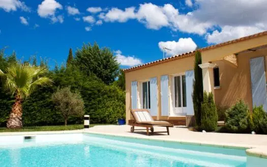 Exterieur d'une maison avec piscine à Marseille