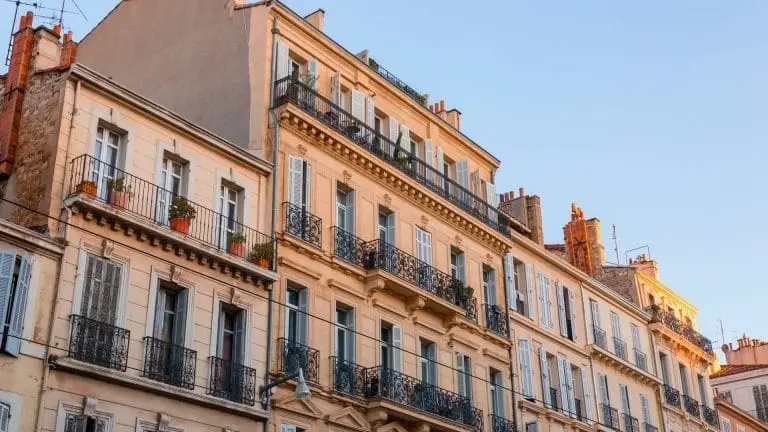 Vue d'une rue centrale de Marseille