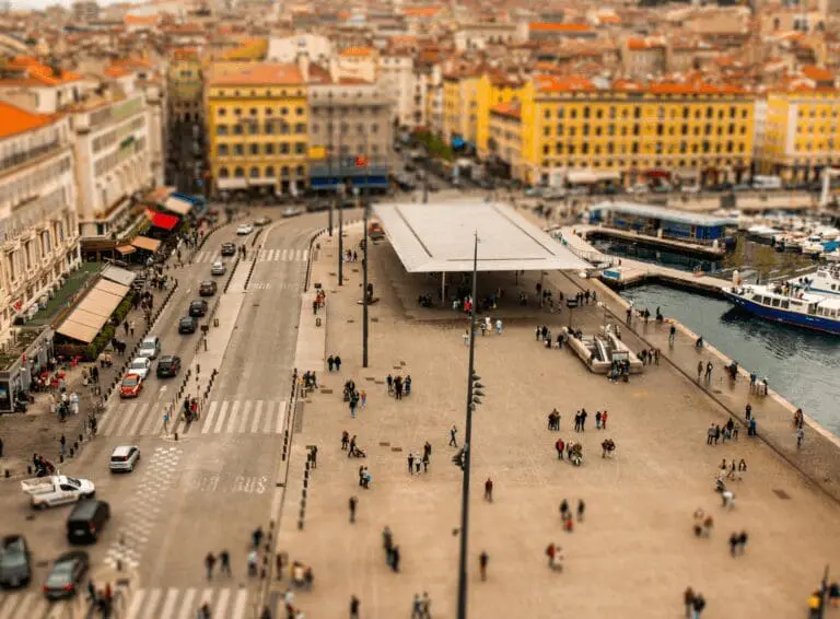 Vue sur le Vieux Port de Marseille d'en haut