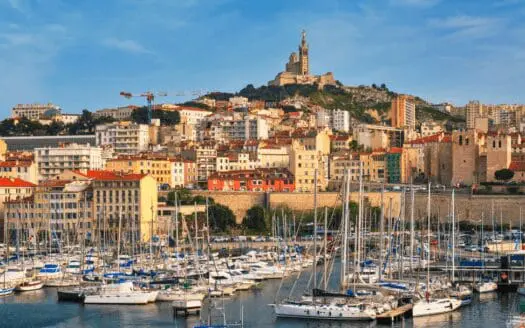 Vue sur le Vieux Port Marseille et Notre Dame de la Garde