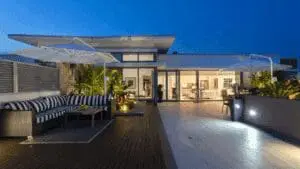 Jolie aménagement d'une terrasse balcon