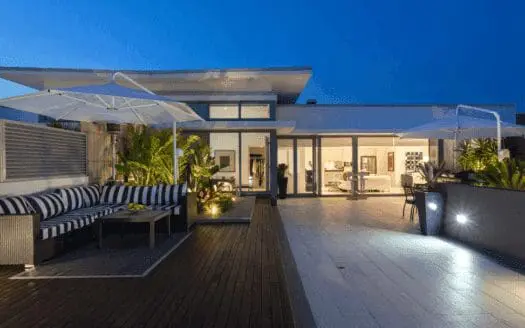 Jolie aménagement d'une terrasse balcon