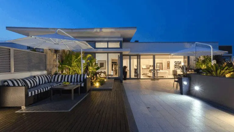 Jolie aménagement d'une terrasse balcon