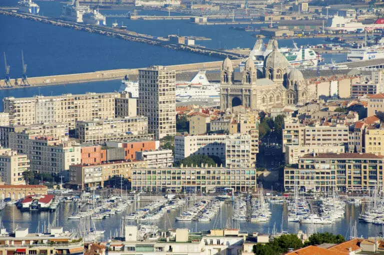 Vue sur la quartier du Panier depuis Notre Dame de la Garde