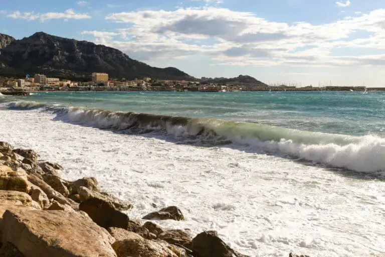 Vue sur le plage de la Vieille Chapelle, Marseille 8e