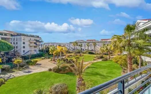 Vente appartement 3 pièces 81 m², 13008