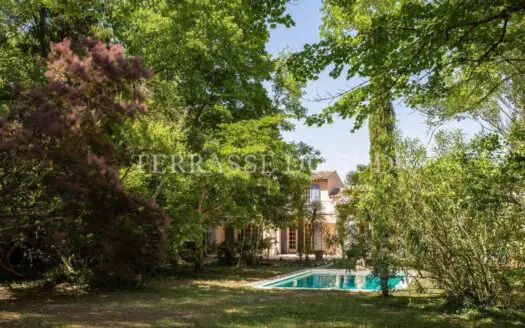 Vente maison 10 pièces 229.13 m², 13540