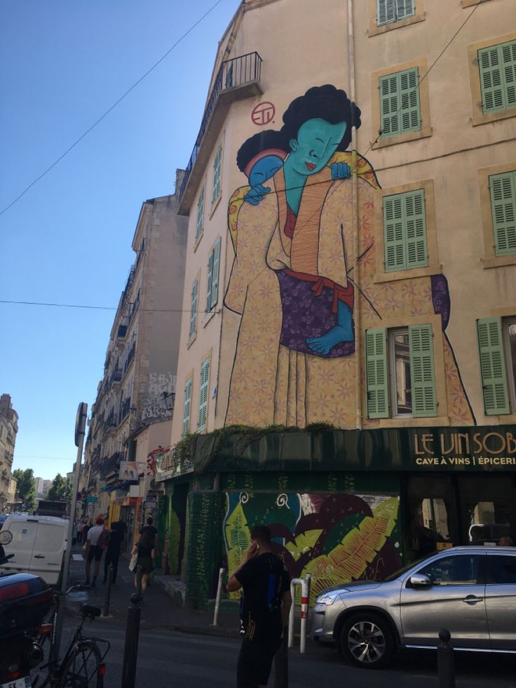 Un immeuble dans la rue 3 Frère Barthélemy Marseille 6e.