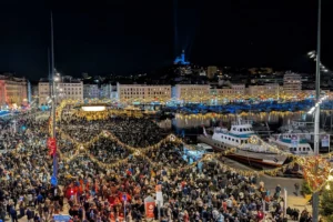 Vue sur Notr eDame de la Garde depuis le vieux port