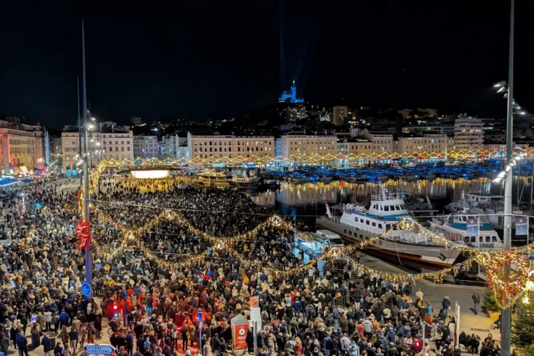 Vue sur Notr eDame de la Garde depuis le vieux port